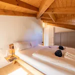 아파트 Dreamy Lakeview Attic Escape 브레쪼