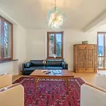 아파트 Dreamy Lakeview Attic Escape