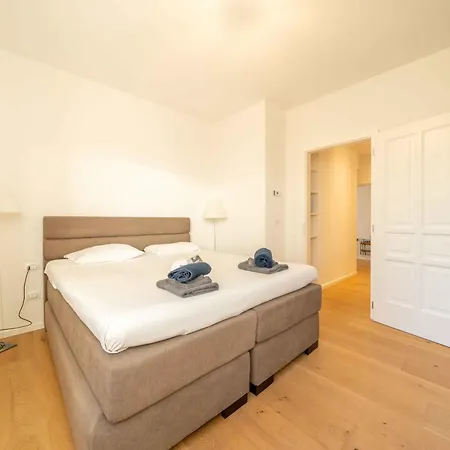 Dreamy Lakeview Attic Escape Apartment Brezzo