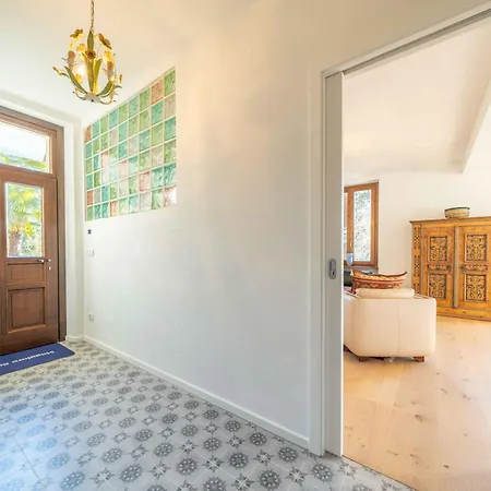 Dreamy Lakeview Attic Escape Apartment *