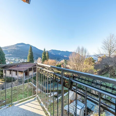 Apartment Dreamy Lakeview Attic Escape