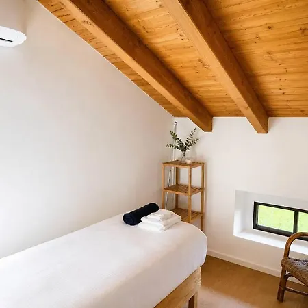 Apartment Dreamy Lakeview Attic Escape