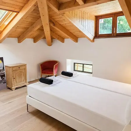 Apartment Dreamy Lakeview Attic Escape *