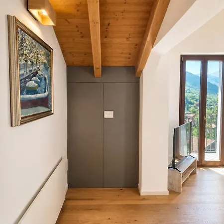 Dreamy Lakeview Attic Escape Brezzo