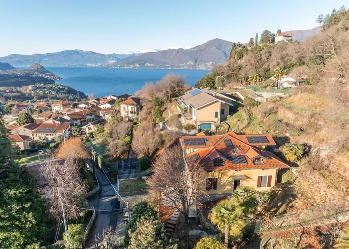 Dreamy Lakeview Attic Escape Apartament Brezzo