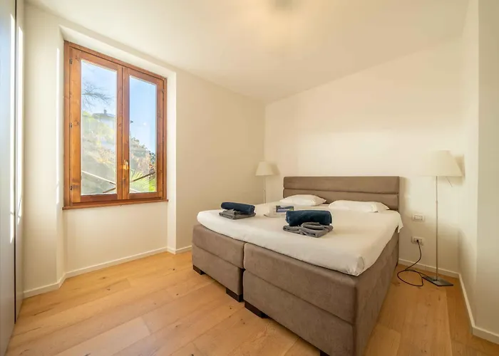 Dreamy Lakeview Attic Escape *