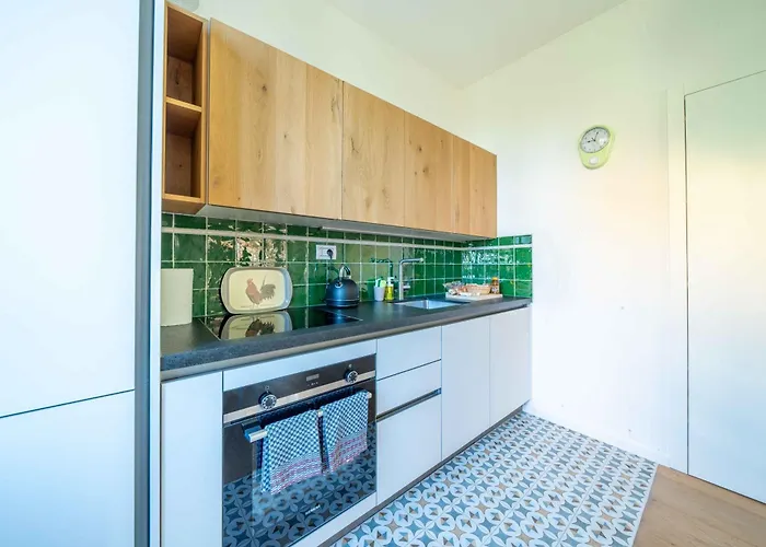 Dreamy Lakeview Attic Escape Apartament *