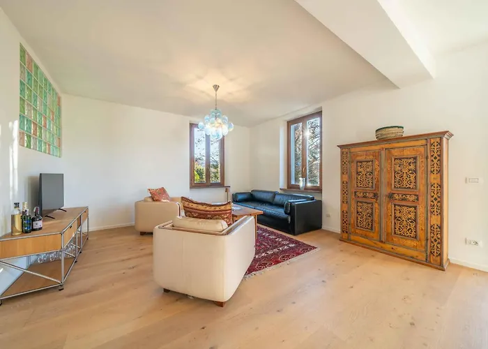 Dreamy Lakeview Attic Escape Brezzo