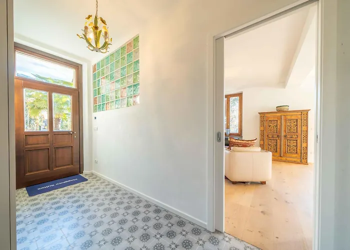 Dreamy Lakeview Attic Escape Apartament *