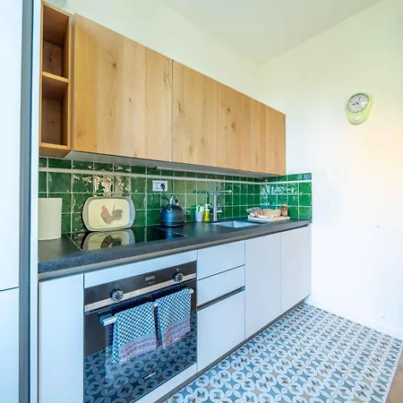 Dreamy Lakeview Attic Escape Apartmán *