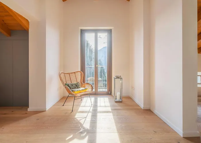 Dreamy Lakeview Attic Escape Apartmán *