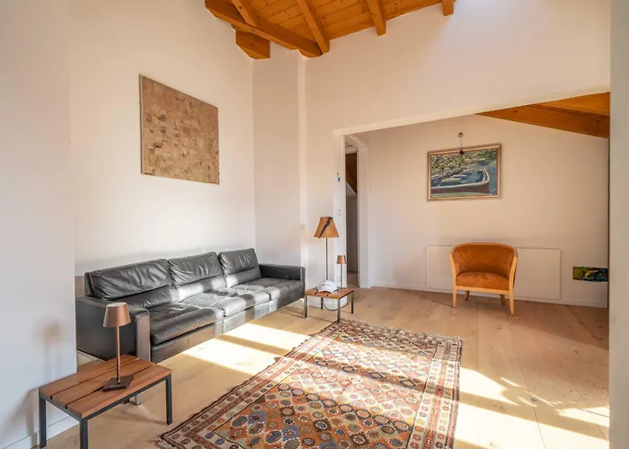 Dreamy Lakeview Attic Escape * Brezzo