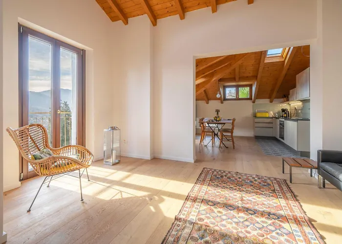 Dreamy Lakeview Attic Escape *